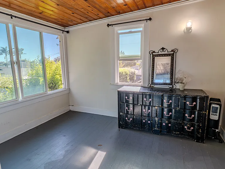 34 S Santa Rosa St #B — Photo 8