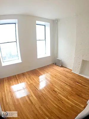 Rented by Metropolitan Property Group | media 10