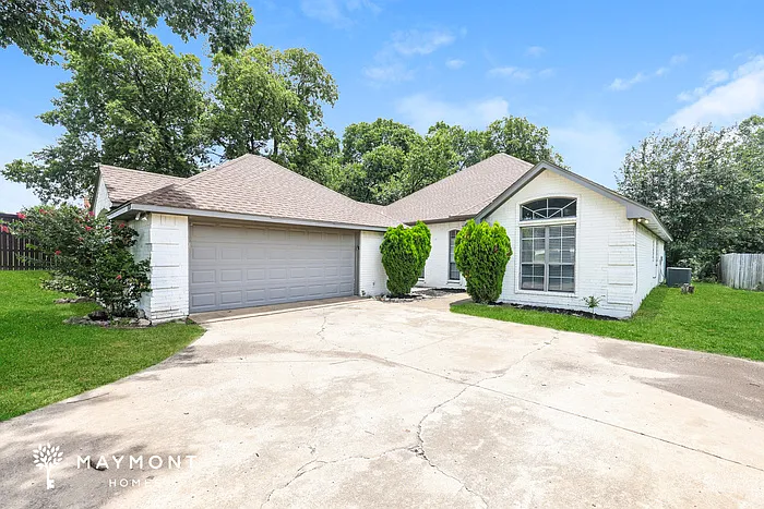 1019 Bluffview Dr — Photo 3