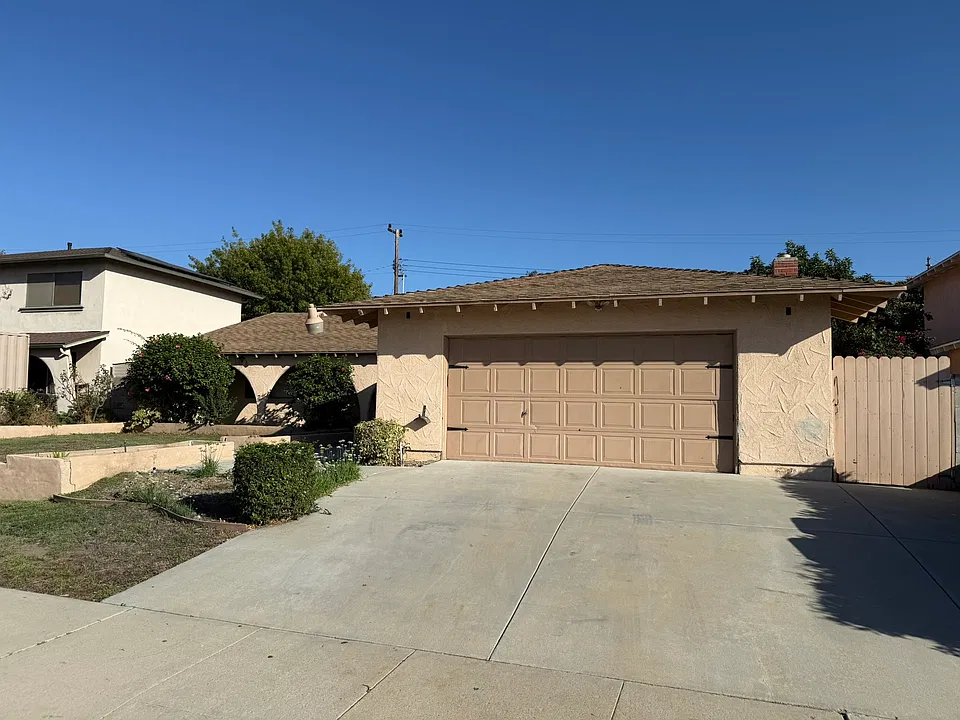 2158 N Brentwood Ave