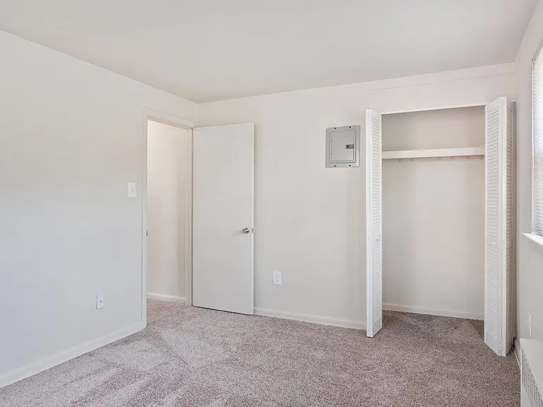 Wedgewood Hills Apartment Homes — Photo 9
