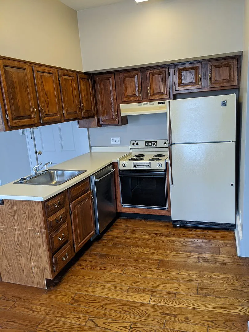 210 SE First Street — Photo 4
