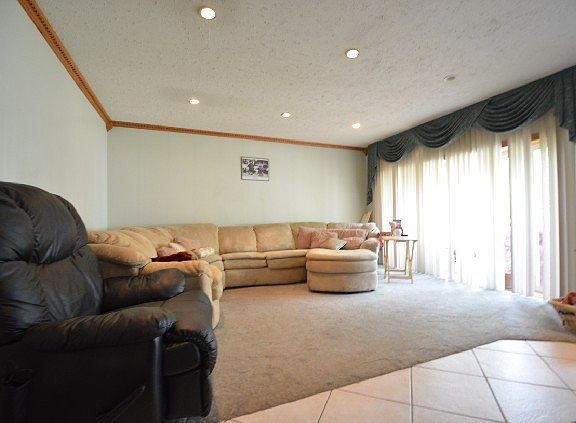 4th image of 45 Curtis Ln