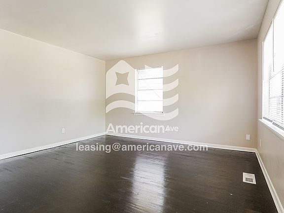 1544826_003_living_room_12789457.jpg