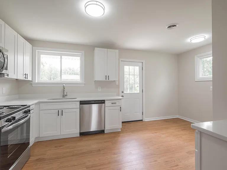 8711 Lakefront Dr — Photo 8
