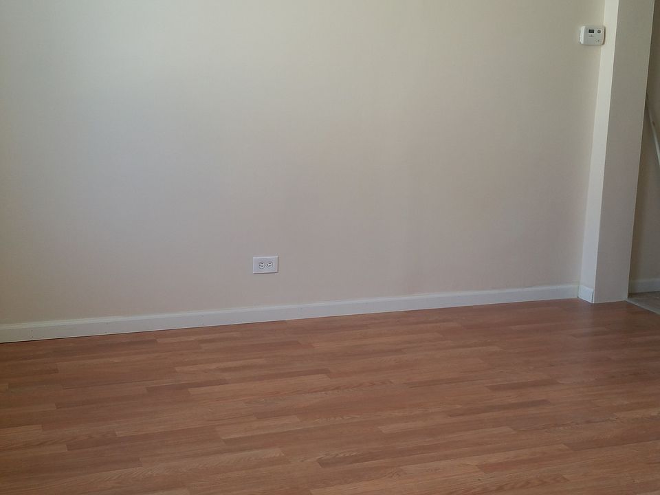 2nd image of 933 W 33rd Pl