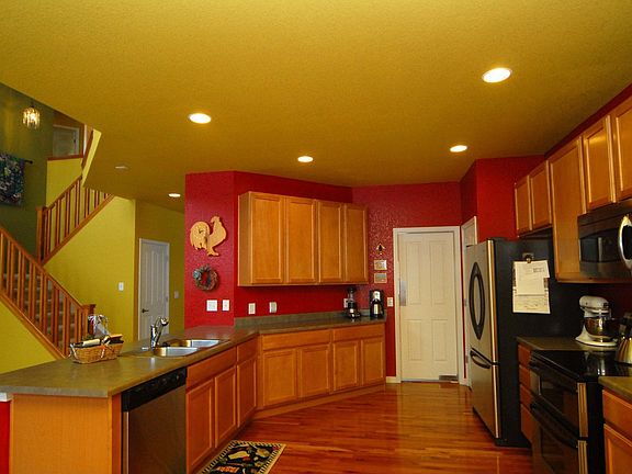 Upgraded Kitchen - appliances included