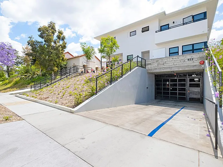 822 S Plymouth Blvd #4 — Photo 30