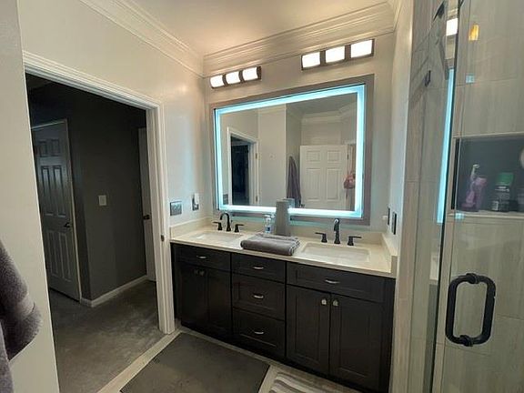 2nd image of 1134 Westchester Rdg #1134