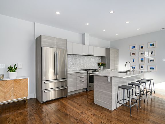 2nd image of 3051 W Armitage Ave #2S