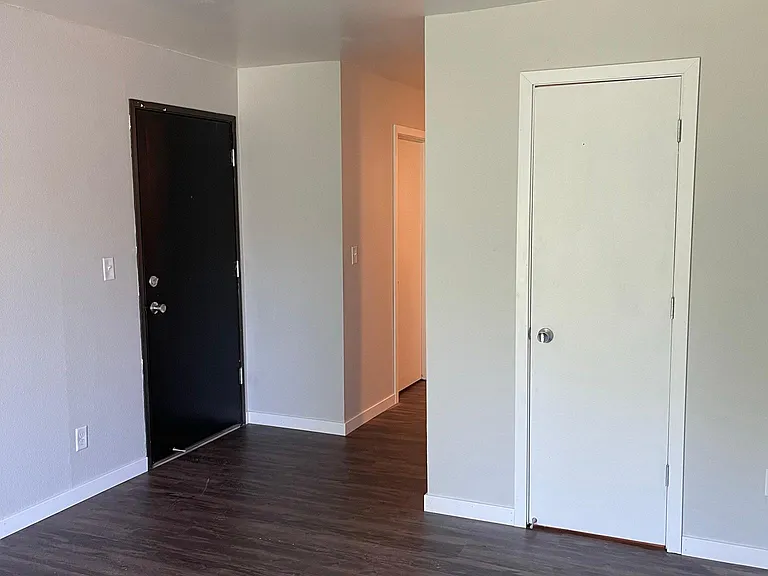 613 N Gilbert St #6 — Photo 6