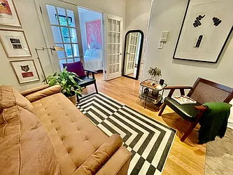 Rented by R New York