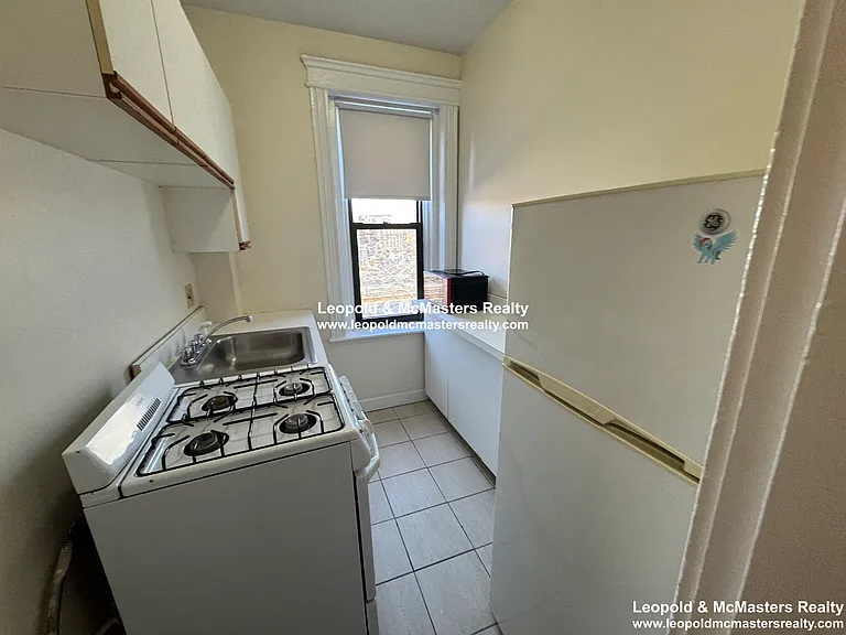 1124 Commonwealth Ave — Photo 9