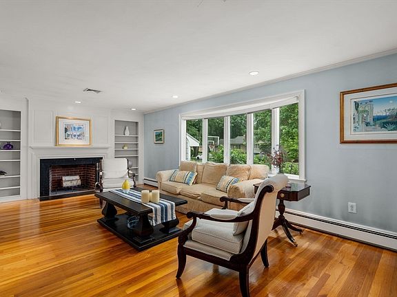5th image of 74 Spring Valley Rd