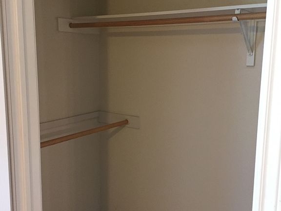 4th image of 102 Alloway Dr