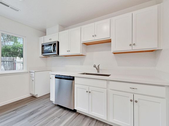 5th image of 10397 Amador St