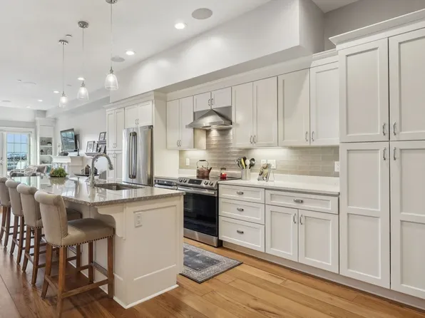 380 Bunker Hill St Unit 207, Boston, MA 02129