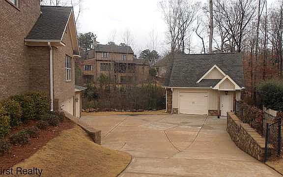 Right side driveway to 4-car