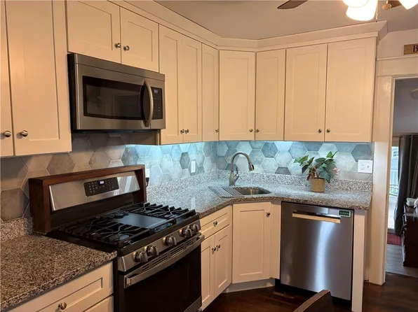 353 Massasoit Ave, East Providence, RI 02914