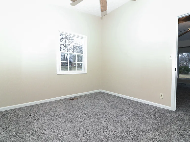 407 Knox Ave — Photo 13