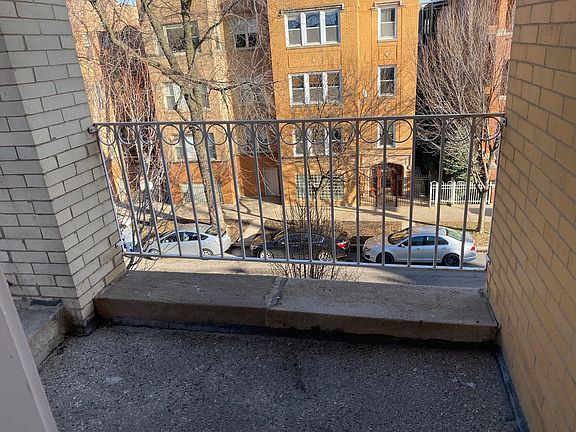 4th image of 1002 N Oakley Blvd #1