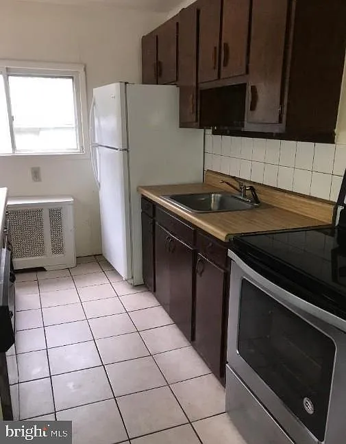 3 bed, 1.0 bath, 1384 sqft, $2,700 — Photo 3