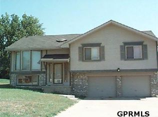 7837 N King St, Omaha, NE 68122