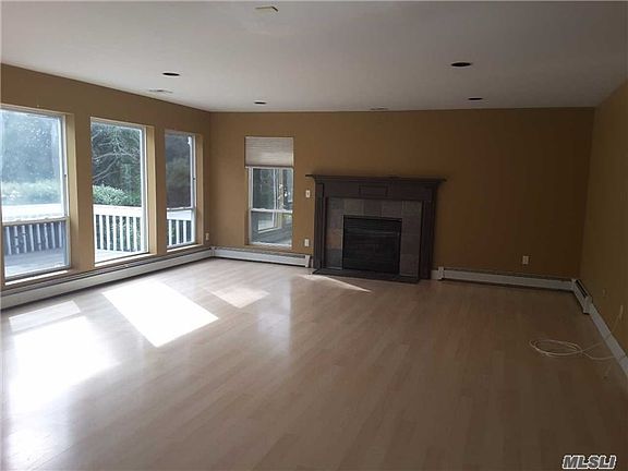 3rd image of 5 Fairwind Ct