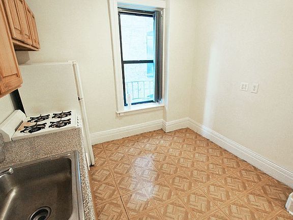 4th image of 175 Thompson St #13E