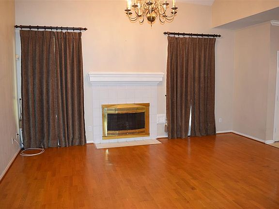 3rd image of 4035 Mission Valley Dr