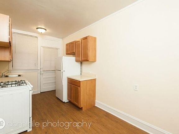 3rd image of 2512 N Lincoln Ave #3