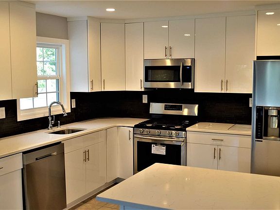 4th image of 548 N Brookside Ave
