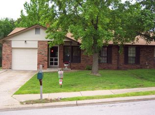 35 Coach Dr, Saint Peters, MO 63376
