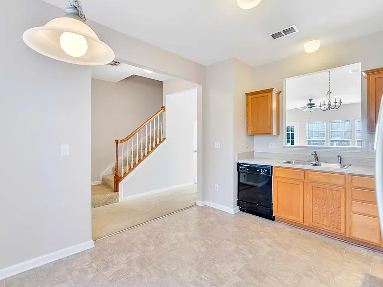 15744 Kensington Palace Ln — Photo 20