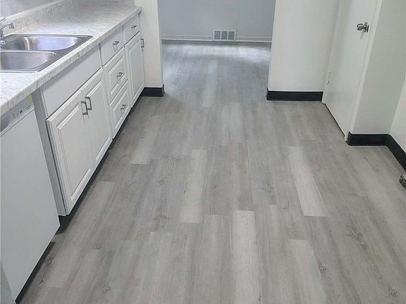 4th image of 7205 Claybourne Ave