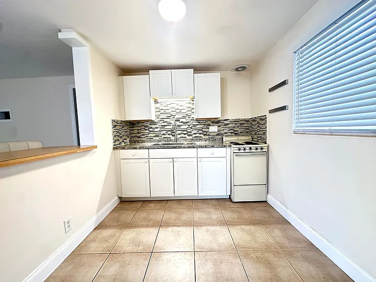 2035 Edgewater Dr #10 — Photo 7