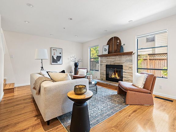 3rd image of 3222 Villa Lane