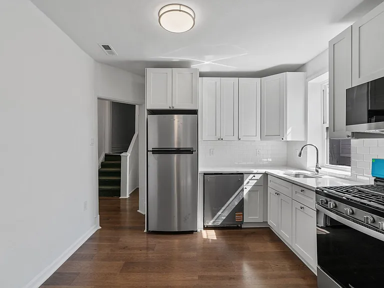 2306 E Carson St — Photo 10