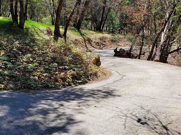 4th image of 21887 Feather River Dr
