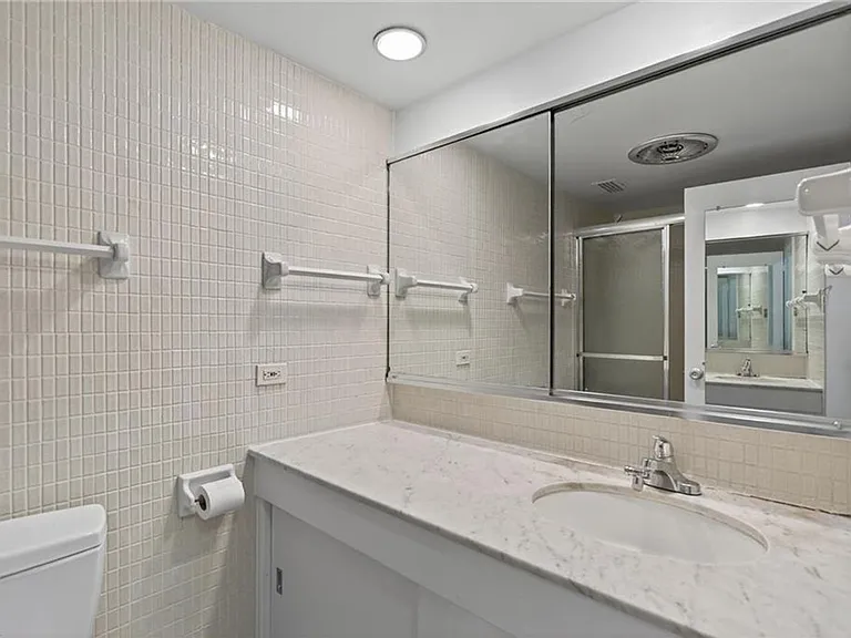 7320 Glenroie Ave #10E — Photo 41