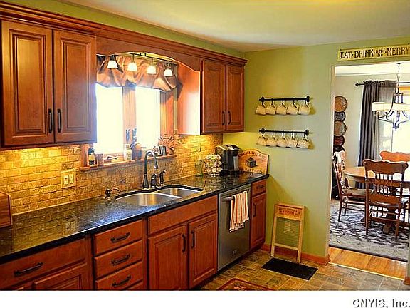 3rd image of 121 Canterbury Dr