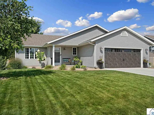 904 10th St SE, Waseca, MN 56093