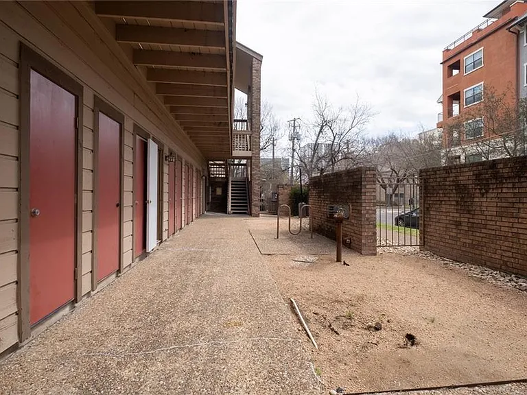 2210 Pearl St #205 — Photo 15
