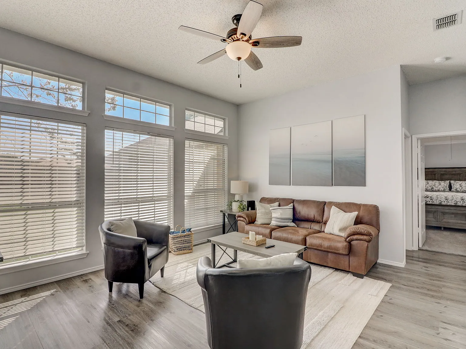 4 bed, 1693 sqft, $3,100 — Photo 4