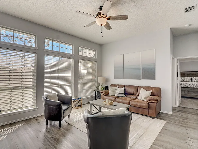 6302 Mount Vernon Dr — Photo 4