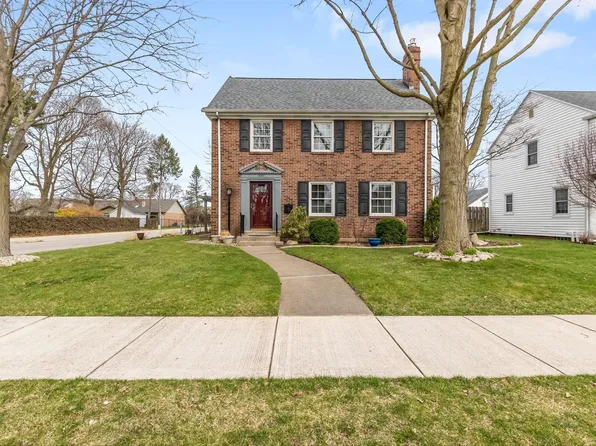 430 Miami Club Dr, Mishawaka, IN 46544