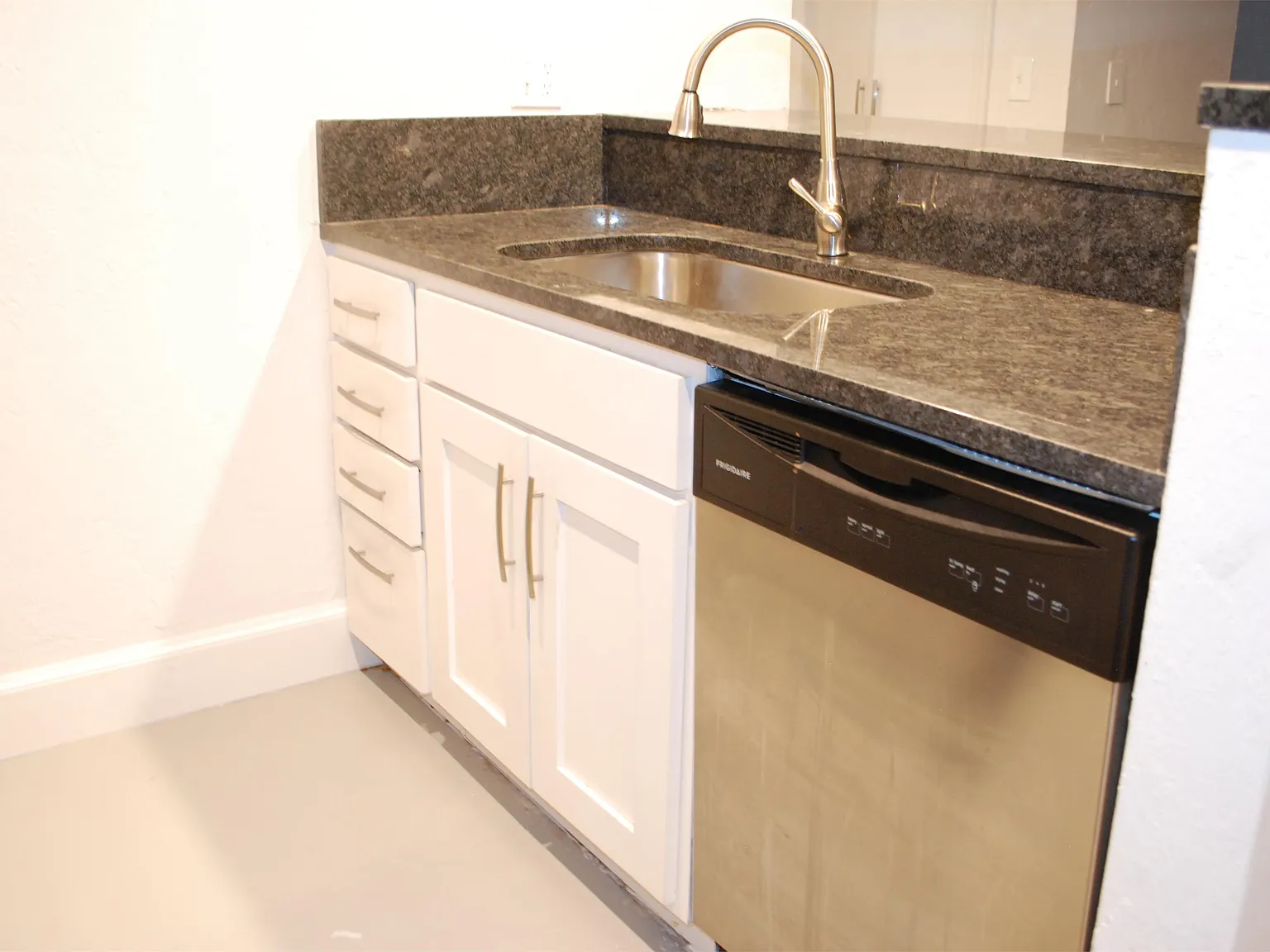 Classen Glen - 101 — Photo 3