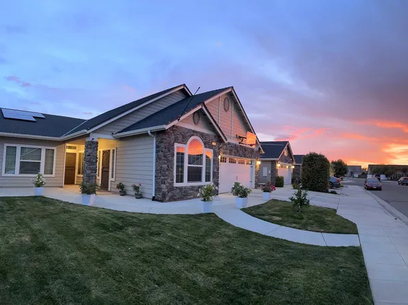 4118 Rall Ave, Clovis, CA 93619