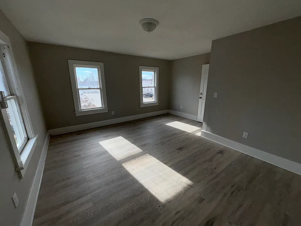 14 E 6th Ave #3