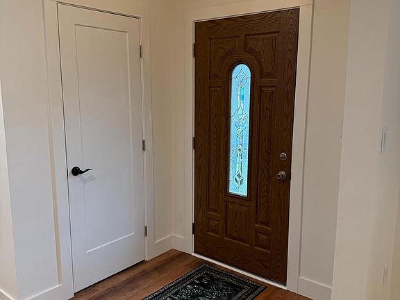 4th image of 202 Chestnut St